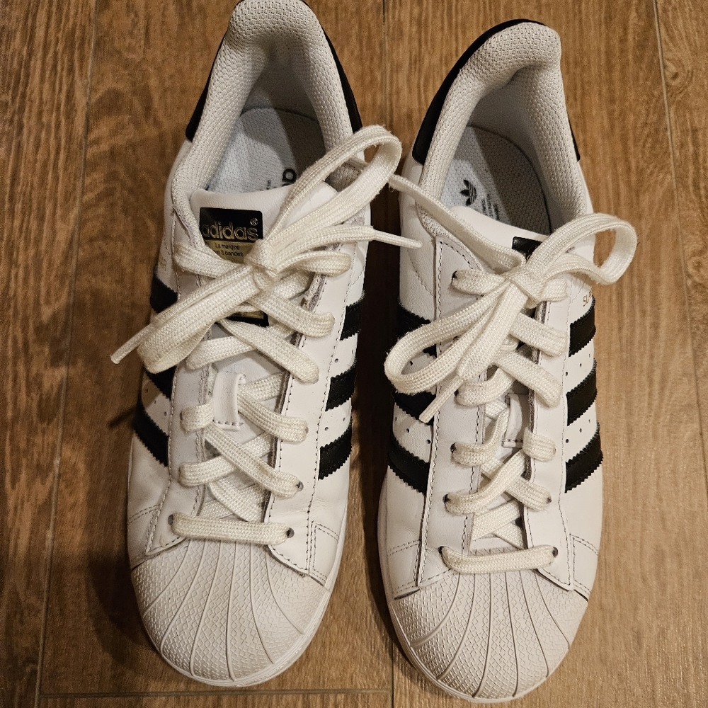 Adidas Women's shoes Size 6,5